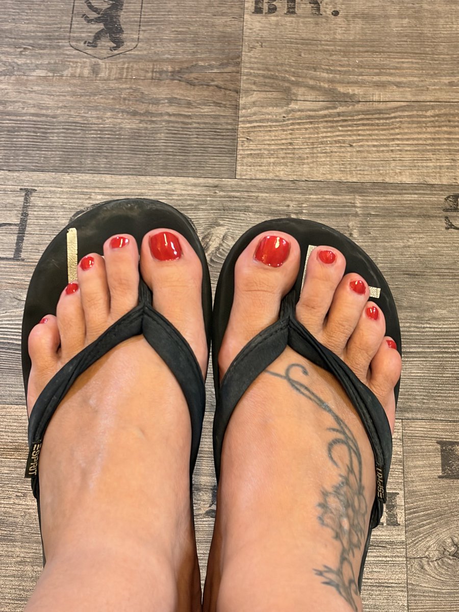 MissGoennMi's tweet photo. #pediküre #feetfetısh #füsse #zahlschwein #zahlsklave #fussfetisch #gibmirdeingeld https://t.co/tHOn75ngVX