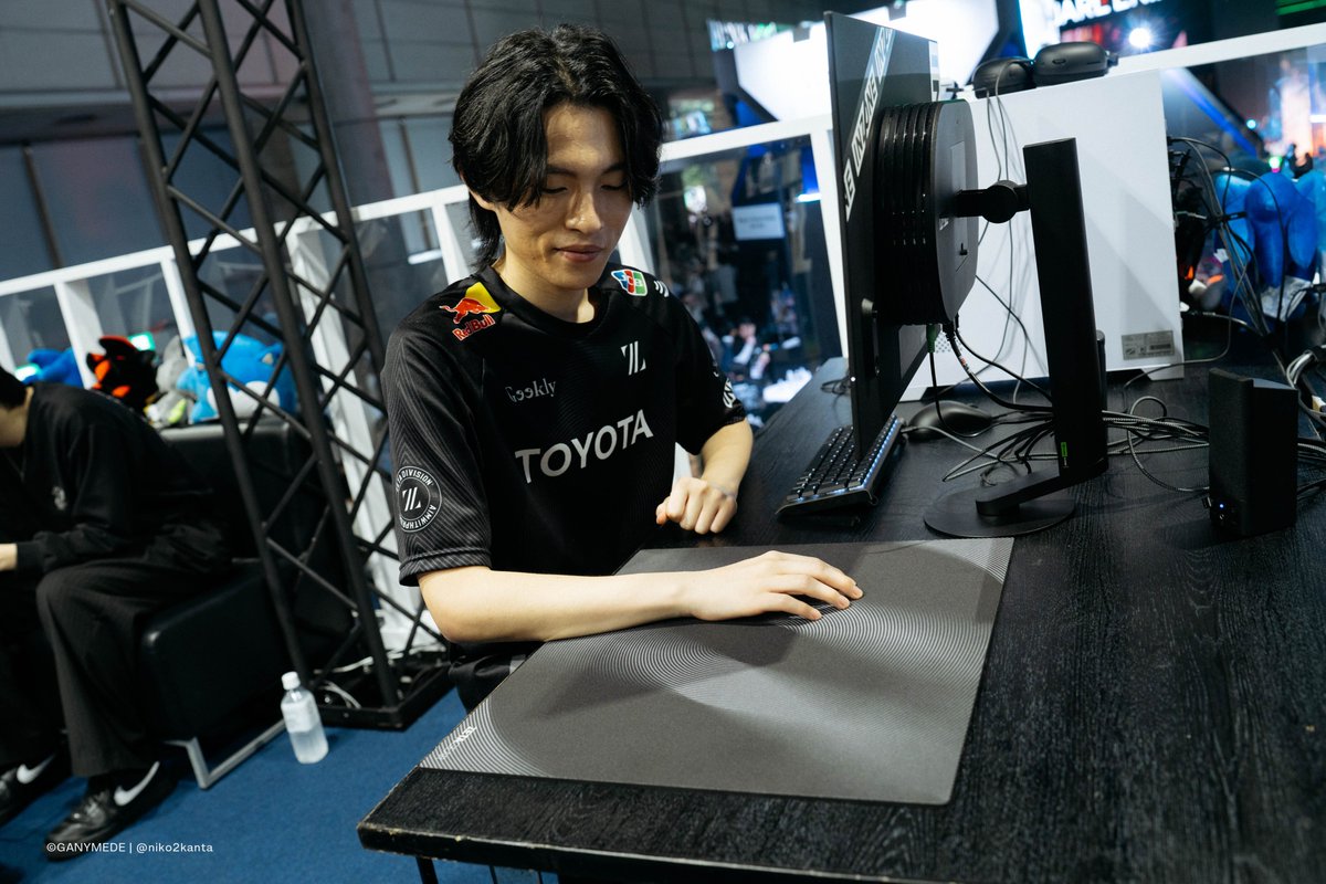 zetadivision's tweet photo. YukaFや他FPS部門選手も多数開発に携わったZETA GEAR MOUSEPAD M1
デバイスオタク必見の一品です👀 https://t.co/KpufEwykq8