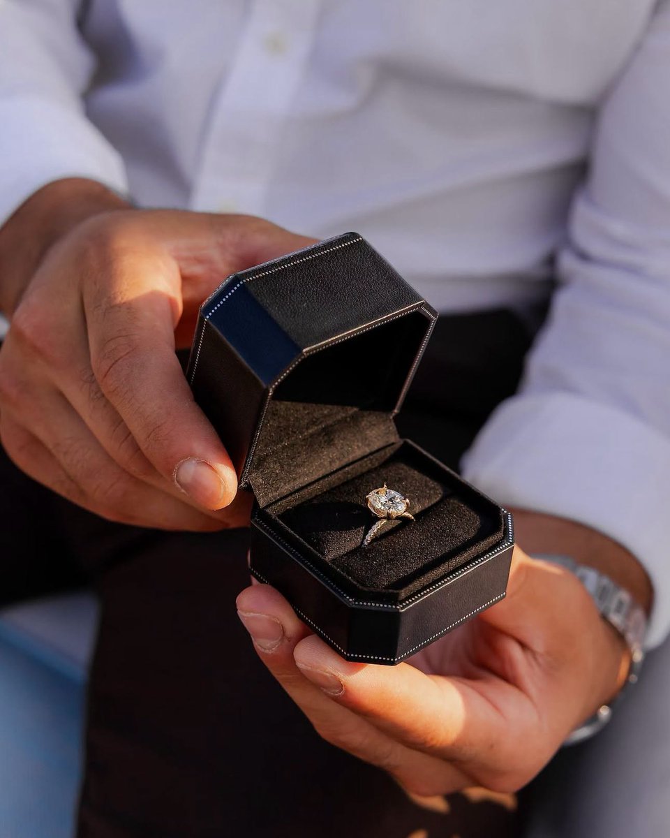 Harmonyjewelsld's tweet photo. New rings to L 💍VE

7 Florals engagement rings worth a double take, because some proposals deserve more than a bouquet.
Swipe through and tell us your favourite.
Save this for later or send it to your other half to drop a hint!
.
.
.
Custom engagement rings UK
Hatton Garden Jeweller
Floral rings London
