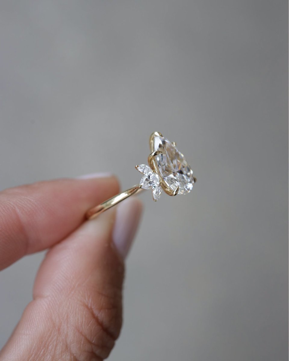 Harmonyjewelsld's tweet photo. New rings to L 💍VE

7 Florals engagement rings worth a double take, because some proposals deserve more than a bouquet.
Swipe through and tell us your favourite.
Save this for later or send it to your other half to drop a hint!
.
.
.
Custom engagement rings UK
Hatton Garden Jeweller
Floral rings London