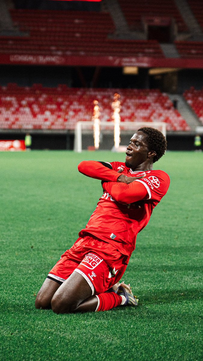 VAFC's tweet photo. 4️⃣ nouveaux fonds d'écran pour vous la #TeamVAFC ! 📲
#VAdn 🧬 https://t.co/p9KkmVD3BM