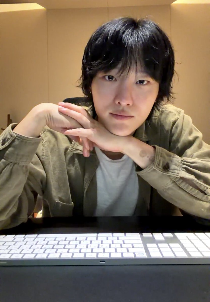 sinsasag's tweet photo. 260927 Berriz 라이브 방송

A.PRESSE -Vintage Cotton Moleskin Shirt

#WOODZ #조승연 https://t.co/9uSLMye4GQ