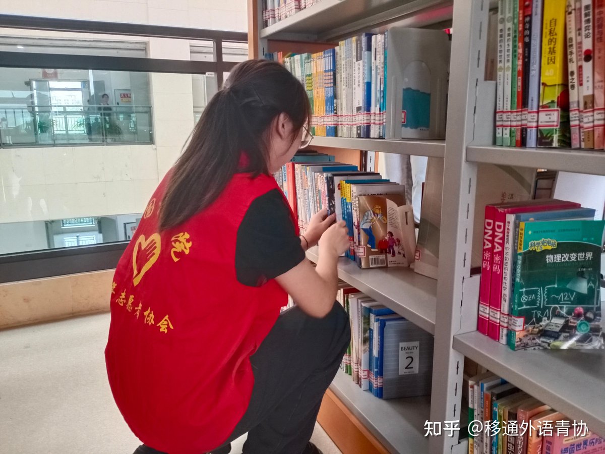 amber37pd5's tweet photo. Spent the morning sorting donated books at the community library—kids will love these stories!  Feeling warm knowing I helped spread joy through reading. #VolunteerWork， https://t.co/vB1OMVVwbK