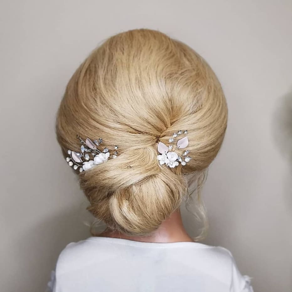 Jeehpiires's tweet photo. You can achieve great things with short hair! A simple low bun is always a favorite—perfect for weddings, nights out, or date night. Would your clients love this style? https://t.co/DrAnQ8LPiZ