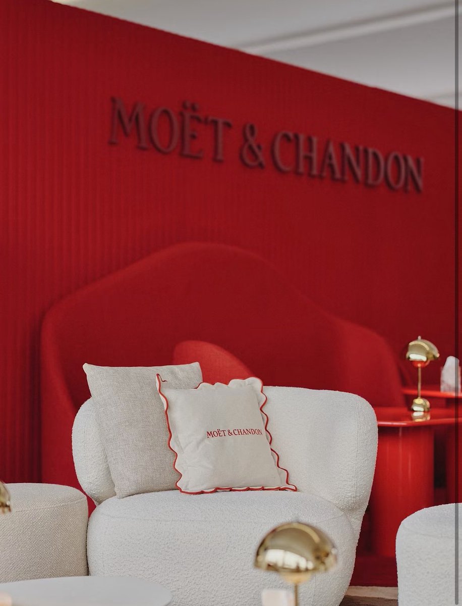 BibleAesthetic's tweet photo. Joining F1 with Moët &amp; Chandon club 😭

@biblesumett @F1 
#BibleWichapas ❤︎ #bsumone https://t.co/UHSq6KYSRD