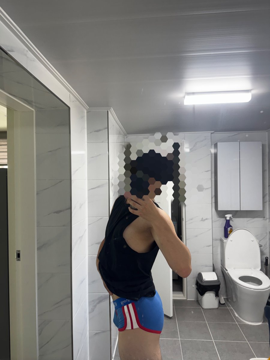 gimbool25's tweet photo. 오늘은 파란팬티 https://t.co/kA1UOR0xVg