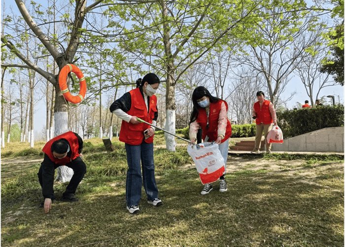 kimberly04fc2's tweet photo. Join our weekend community park cleanup this Sat 9AM! Bring gloves u0026 let’s spruce up our shared space together – free snacks provided! All neighbors welcome! https://t.co/1PJfkqAhcT