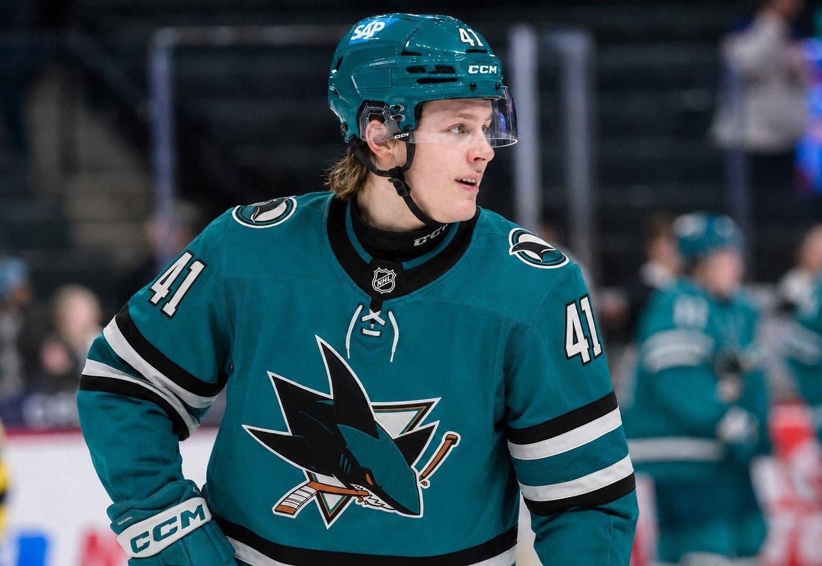 DailySjSharks's tweet photo. Happy 19th birthday to our 2OA, Ivar Stenberg!! As a birthday present, you get to play against one of the most evil teams in the NHL tomorrow 😊🩵 https://t.co/4i0OA2nPdA