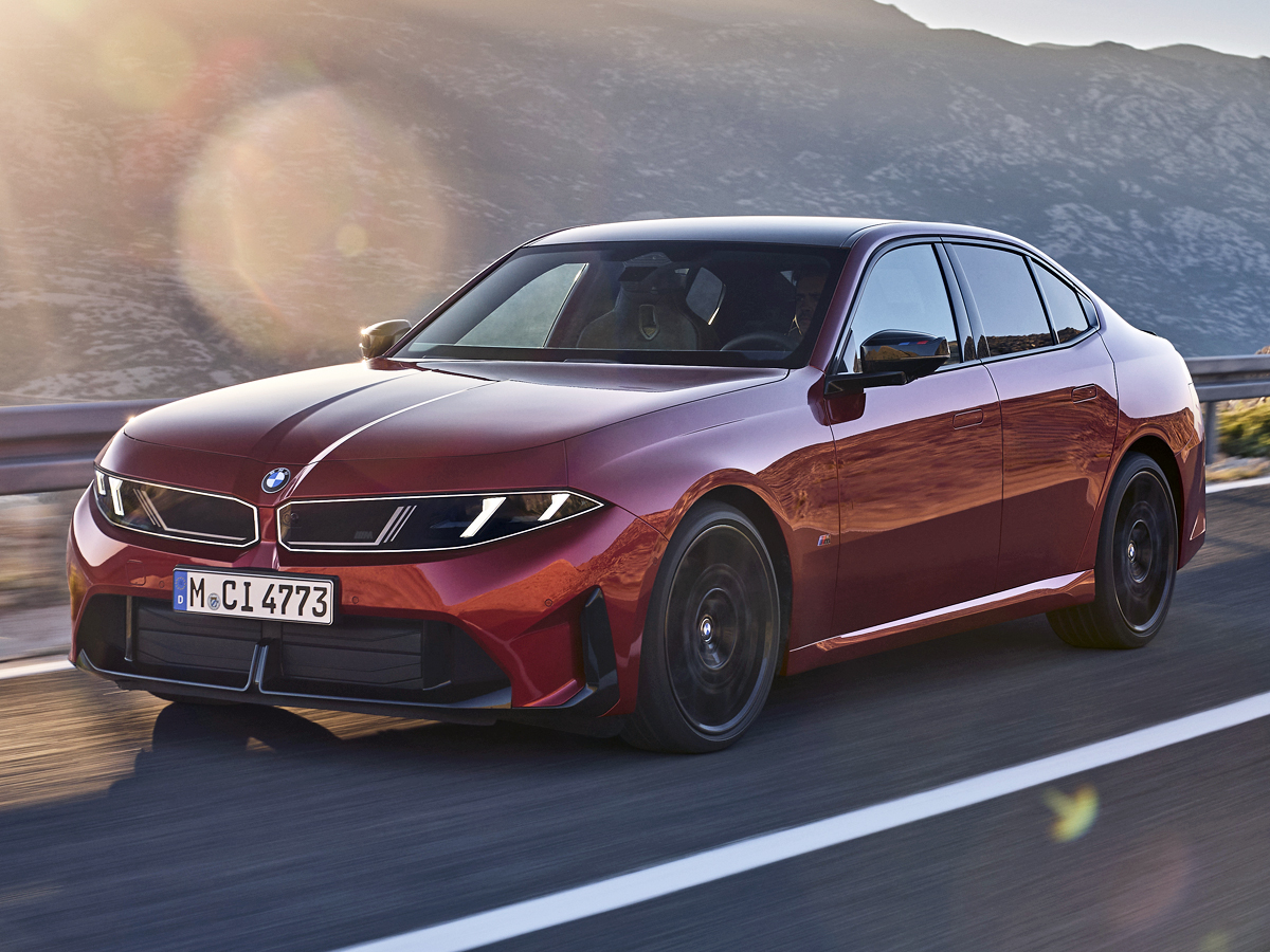 Ryan_Bubear's tweet photo. 👀 New G50-generation BMW 3 Series revealed and SA line-up confirmed... 🇿🇦

🚘 Adopts styling from i3 saloon  
😲 M350 xDrive boasts 326 kW
⛽️ 4-cylinder 320 offers 155 kW
⚡️ i3 50 xDrive coming to SA, too
🧐 No mention of turbodiesel...

👉 Details here: https://t.co/fEPoTx84k7 https://t.co/IxYxjOU0vM