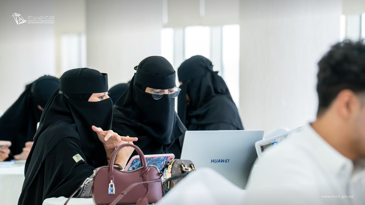 McitGovSa's tweet photo. من حائل.. تنطلق الأفكار ويُصنع الابتكار التقني.
يجمع هاكاثون آجا للذكاء الاصطناعي المواهب الوطنية في بيئة إبداعية، لتطوير حلول تقنية مبتكرة بالذكاء الاصطناعي، وتحويل الأفكار الواعدة إلى مشاريع نوعية تسهم في بناء مستقبل أكثر ذكاءً. https://t.co/NpVS3D6zbL