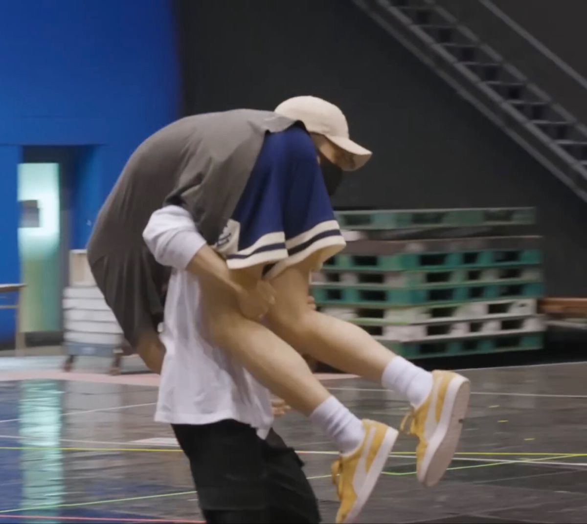 triblethru's tweet photo. ใครจะรู้ว่ากุทำน่ายังไงตอนนี้ https://t.co/4F56CnAVOR
