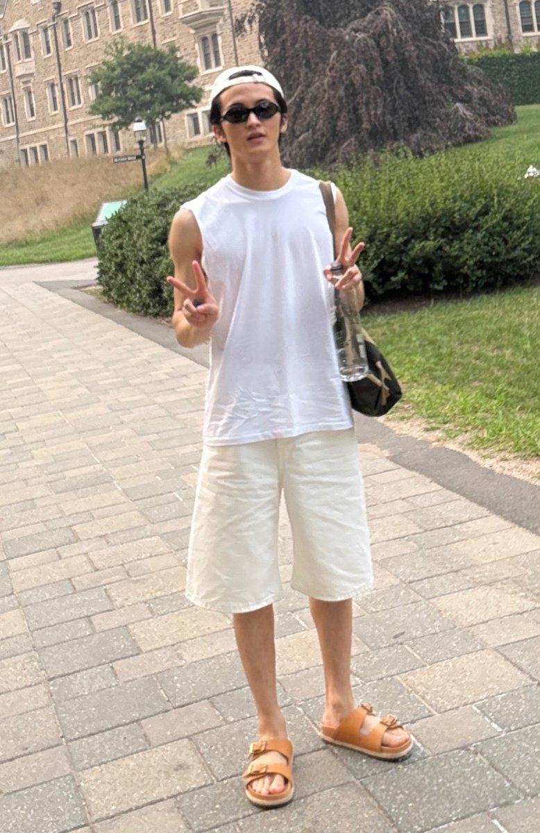 markyuppi's tweet photo. then                                              now https://t.co/L6GQ5iH8kZ