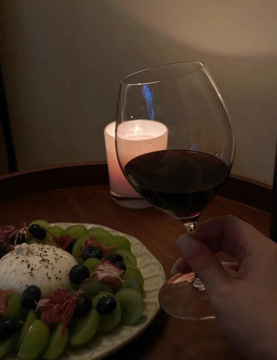 m_shmeer's tweet photo. Enjoy the relaxing time of the night.🍷 https://t.co/wonfSNVQVK
