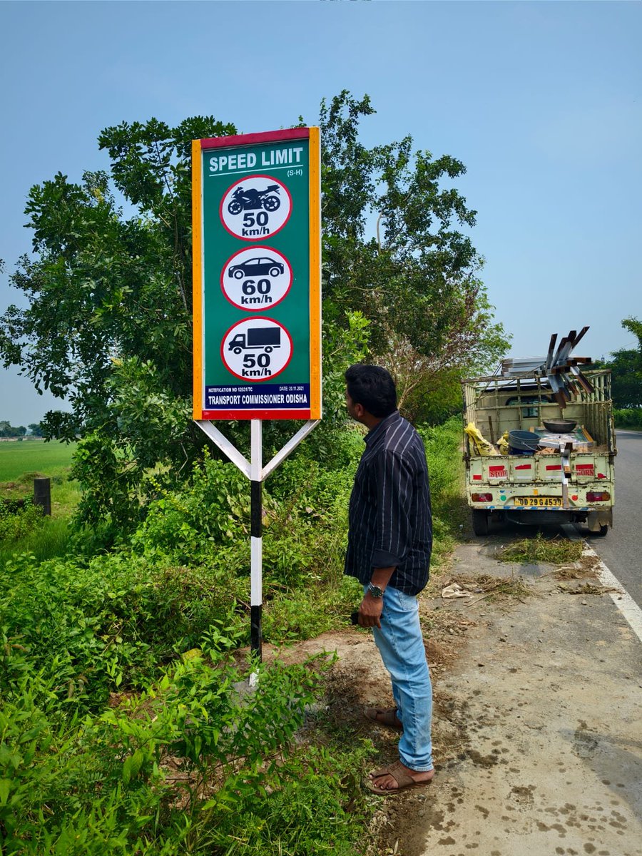 rto_kendrapara's tweet photo. Installation of Speed Limit sign board on SH 9A by RTO team for road safety awareness of public.
#saynotooverspeed
#Motorvehicleact
#SH9A
#sevasankalpabhiyan https://t.co/8i0gCqKNZh