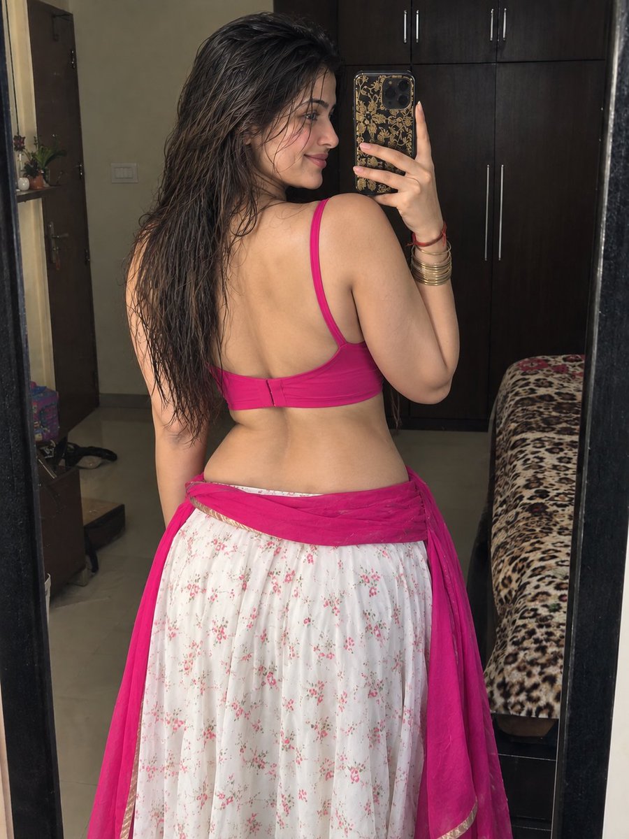 aarushi0012's tweet photo. Not showing off… just owning the vibe. 😏🔥 https://t.co/pRJXrYDKUK