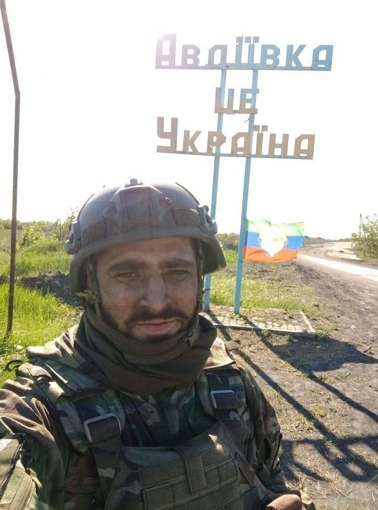 666_mancer's tweet photo. Командир роты БПЛА #41оа, молоденький старлей Азизов Гасайни Магомедович 2000 г.р. добровольно отказался от карьеры военного переводчика с арабского языка, за 4 года получил 5 ранений, пожертвовал броник ближнему и геройски всё
https://t.co/WGr7buNiIc #всрф #груз200 #потерьнет https://t.co/QJ4ytj3ijN