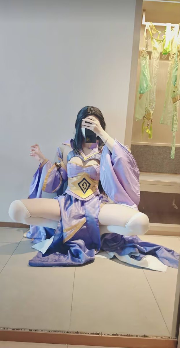 arewapulse24's tweet photo. 相信我可以一字马吗？坐莲也可以 https://t.co/stpeXWyouj