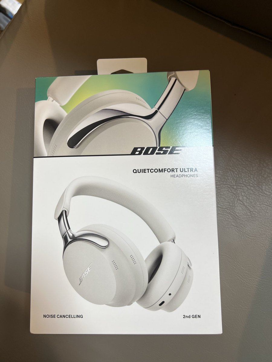 mossannsa1's tweet photo. 買っちゃった！
もうFPSしないから音質重視のヘッドホンとスタンドマイクで行きます（╹◡╹） https://t.co/b6mZqxh6hx