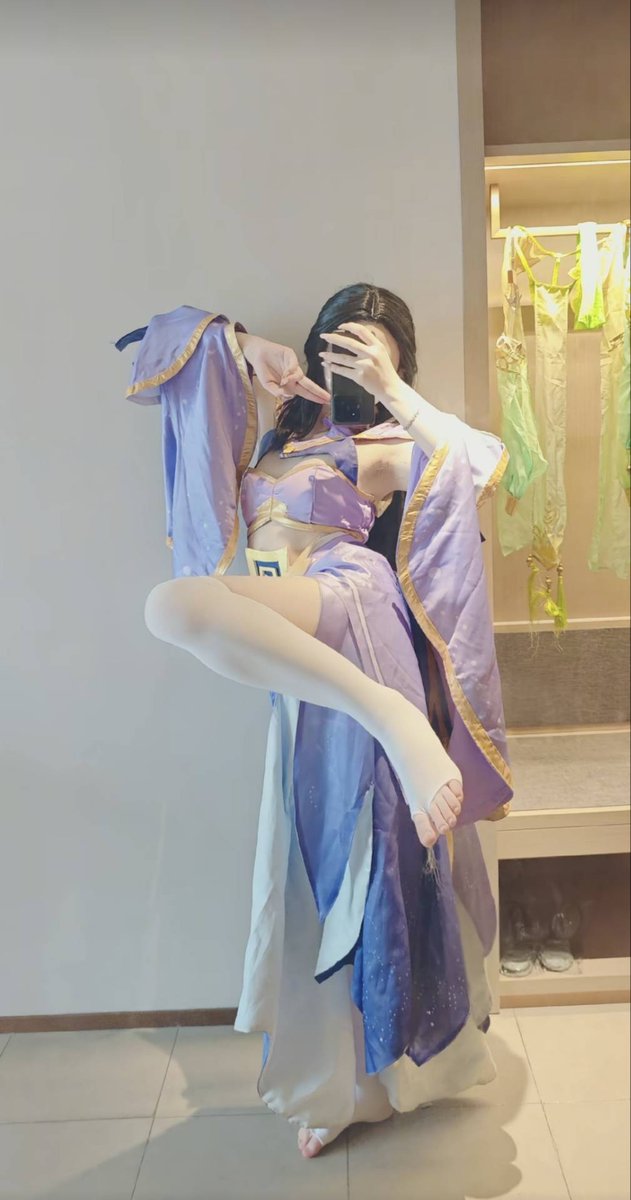 arewapulse24's tweet photo. 相信我可以一字马吗？坐莲也可以 https://t.co/stpeXWyouj