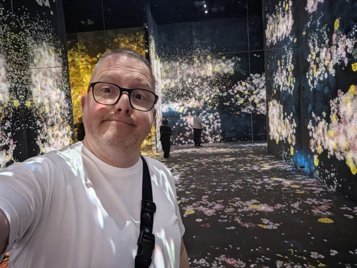MtlCub77's tweet photo. “Wander, explore, and discover in one borderless world.” 🌀✨
Truly blown away by @teamLab_net Borderless in #Tokyo. 

An absolute sensory trip— #digitalart at this scale hits on a whole different level! 🤯

📸 Shot on #TeamPixel
#teamLabBorderless #Japan @madebygoogle https://t.co/M2nQtj0V0n