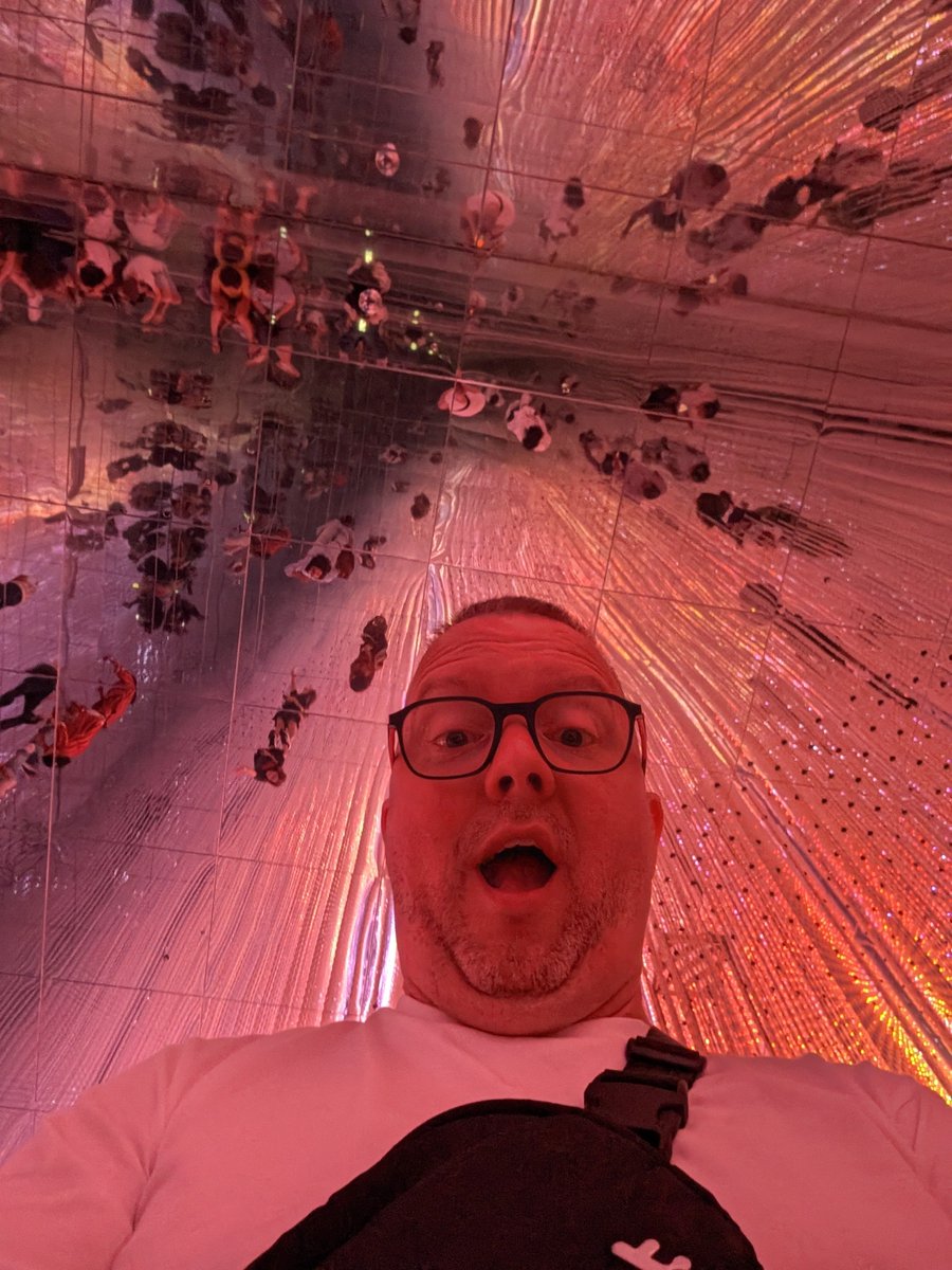 MtlCub77's tweet photo. “Wander, explore, and discover in one borderless world.” 🌀✨
Truly blown away by @teamLab_net Borderless in #Tokyo. 

An absolute sensory trip— #digitalart at this scale hits on a whole different level! 🤯

📸 Shot on #TeamPixel
#teamLabBorderless #Japan @madebygoogle https://t.co/M2nQtj0V0n