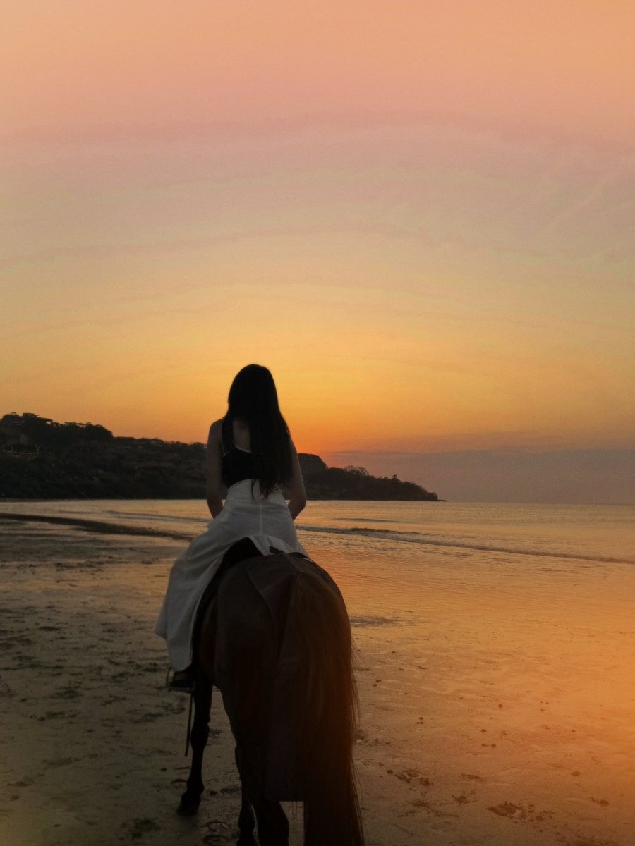 translatingH2H's tweet photo. 🌟 Weverse Post 260930 | #카르멘

#CARMEN : 🌴🌞🥰🍃🌊🩵

(1 of 4)
#하츠투하츠 #Hearts2Hearts https://t.co/DLwyYqxjUw