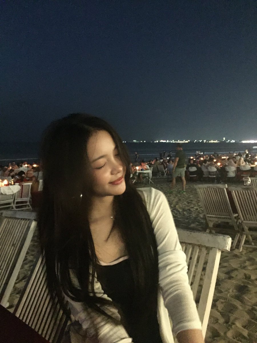 translatingH2H's tweet photo. 🌟 Weverse Post 260930 | #카르멘

#CARMEN : 🌴🌞🥰🍃🌊🩵

(1 of 4)
#하츠투하츠 #Hearts2Hearts https://t.co/DLwyYqxjUw
