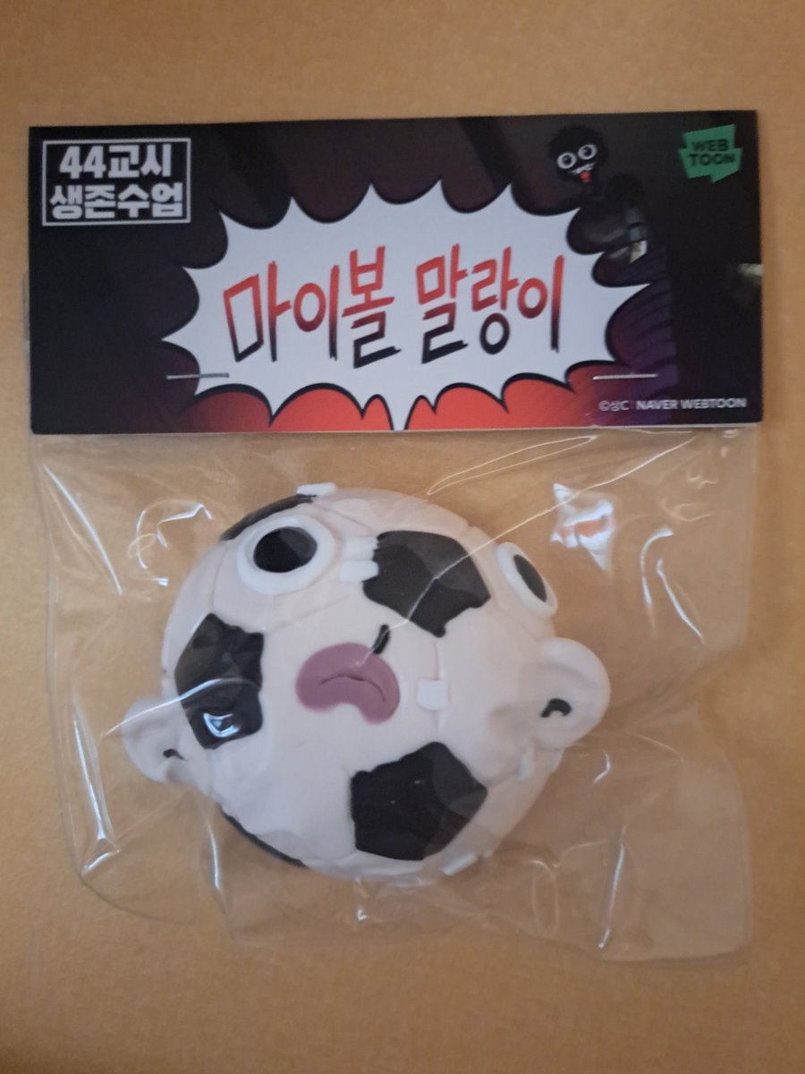 spring_shark's tweet photo. 아니 안 그래도 방 어두운데 ㅅㅂ 체육아 https://t.co/xymnfZKg13