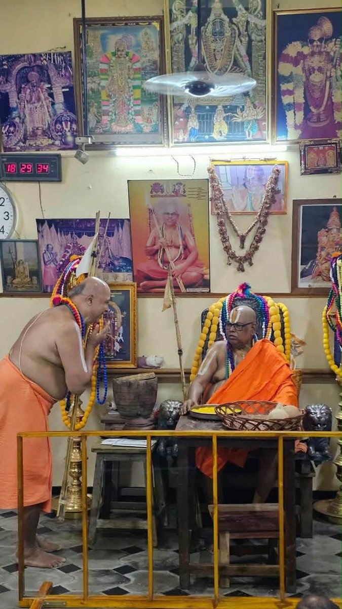 The_sidhantin's tweet photo. Yesterday evening at Selaiyur,  Poundarikapuram Andavan  Ashram’s Jeeyar Swami visited Srimad Azhagiyasingar to offer his respects, seeking Acharyan’s blessings and also to inquire about the physical health of Srimad Azhagiyasingar https://t.co/Y4Y3JCXbZj
