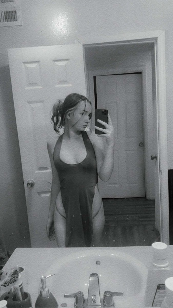 EvieMarieOF's tweet photo. Link in bio onlyfans 
Exclusive content 
Paid requests are available just text me 😉❤️❤️

https://t.co/q3oKUhrt47 https://t.co/rW89cByyBH