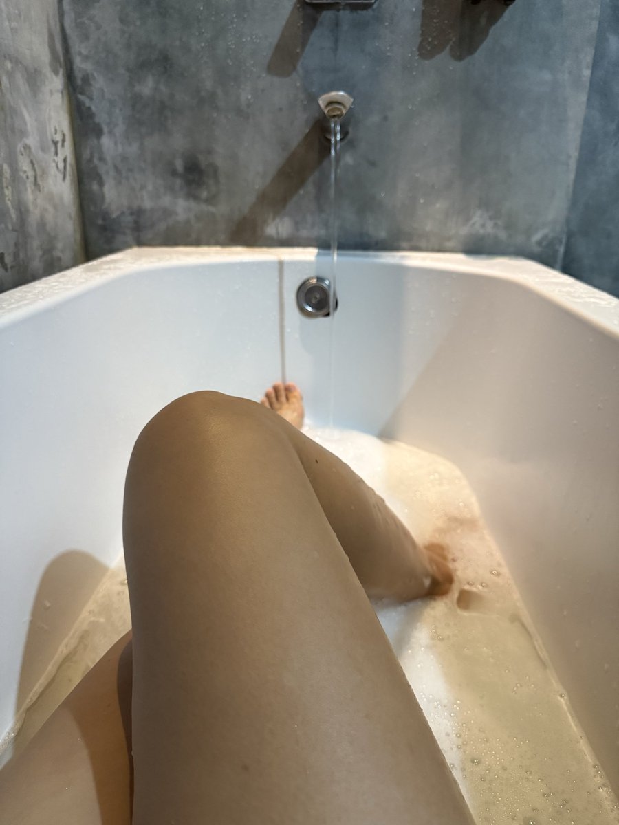 Rut0ktqe's tweet photo. ไม่น่ารัก ไม่น่ากอด แต่ถ้าถอด แล้วน่ากิน.😋👅💦.#กระบี่ https://t.co/sLugAXHAAc