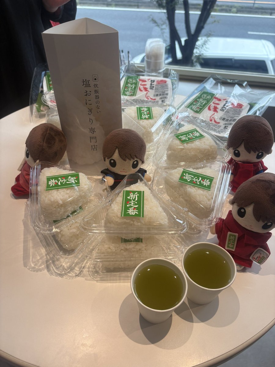 satoshoyu313's tweet photo. サトウのごはん ばん！ばん！新定番！
表参道「塩おにぎり専門店」行ってきました𓂃 𓈒🍚→🍙ひとつ100円（個数制限なし）新定番ひとつおみやげもらえました！ありがとうさとうでございます❤️
#サトウのごはん #佐藤勝利 https://t.co/LGhrv3YWq1
