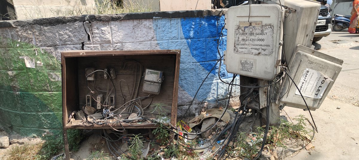 Ramanvs5682's tweet photo. @CMC_Offcl @DC_Nizampet @zcquthbullapur ⚠️ Electrical power boxes at Pragati Nagar Peacock Junction left open, a serious safety risk to pedestrians, children, nearby residents. Requesting concerned authorities to please close. This location is very close to the Municipal Office. https://t.co/FC9WYyzksm