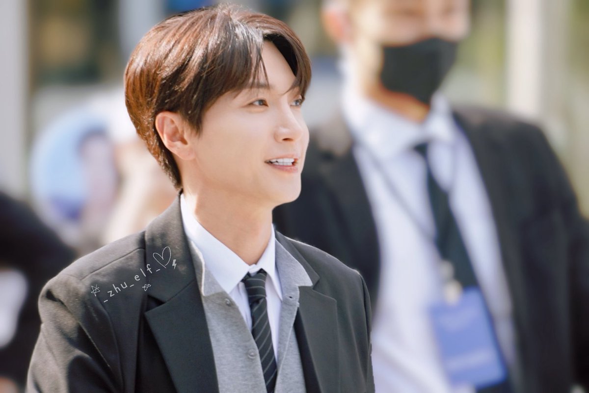 _zhu_elf_'s tweet photo. 自帶光芒的男子｡ﾟ(ﾟ ◜ᵕ◝ﾟ)ﾟ｡ 💙
@special1004 

#leeteuk #이특 #利特
#슈퍼주니어 #SUPERJUNIOR https://t.co/AKpMrUbCV1