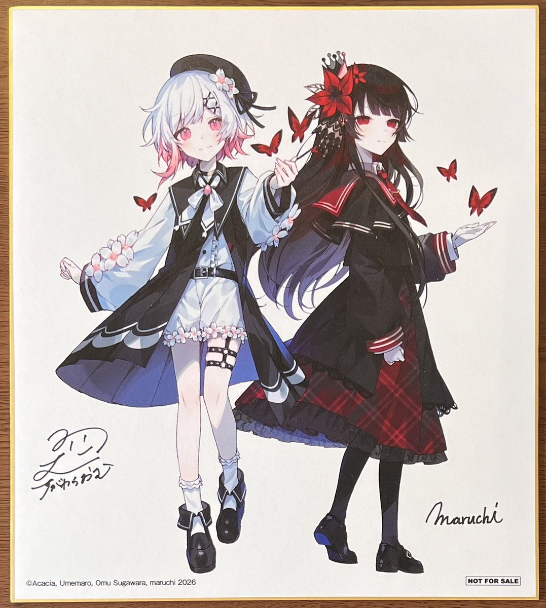 mangatentyou's tweet photo. #魔法少女ノ魔女裁判 発売記念店頭装飾コンテスト！

なんと #喜久屋書店仙台店 がAcacia賞に選ばれました！

X等で支持いただきました全国の共犯の皆様のお陰です！
誠にありがとうございます！

そしてなんと賞品として、#すがわらおむ 先生＆ #maruchi 先生直筆サイン色紙をいただきました！
早速展示させていただきます！

皆様ぜひ店頭でご覧ください！
先生方、ありがとうございます！
#スニーカー文庫
#まのさば