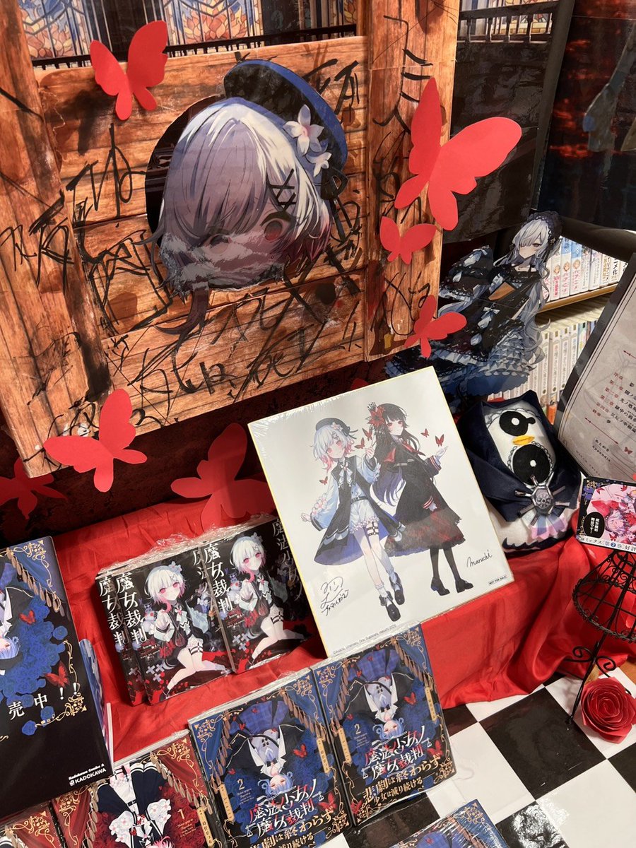 mangatentyou's tweet photo. #魔法少女ノ魔女裁判 発売記念店頭装飾コンテスト！

なんと #喜久屋書店仙台店 がAcacia賞に選ばれました！

X等で支持いただきました全国の共犯の皆様のお陰です！
誠にありがとうございます！

そしてなんと賞品として、#すがわらおむ 先生＆ #maruchi 先生直筆サイン色紙をいただきました！
早速展示させていただきます！

皆様ぜひ店頭でご覧ください！
先生方、ありがとうございます！
#スニーカー文庫
#まのさば