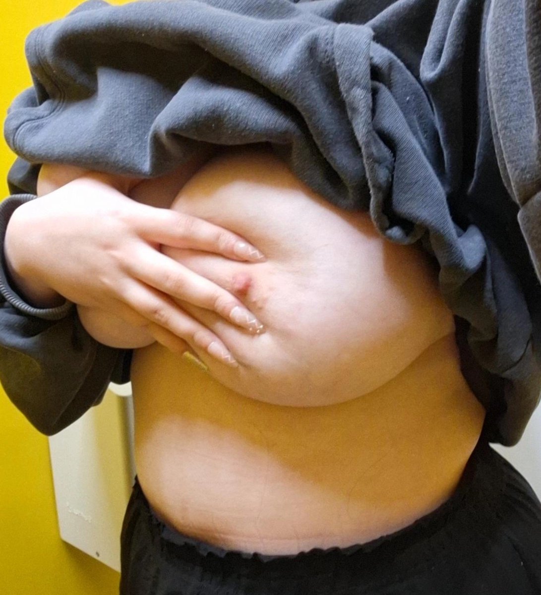 _princess_hachi's tweet photo. School nudie no bra today https://t.co/IiUx2OUZBR