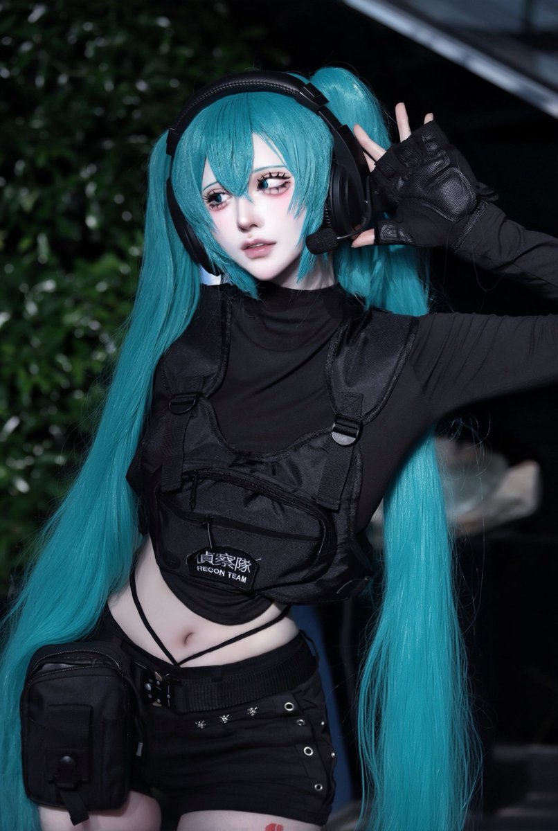 cos_kirari's tweet photo. Tactical miku 🔫
#初音ミク https://t.co/3XuyZXOjCW