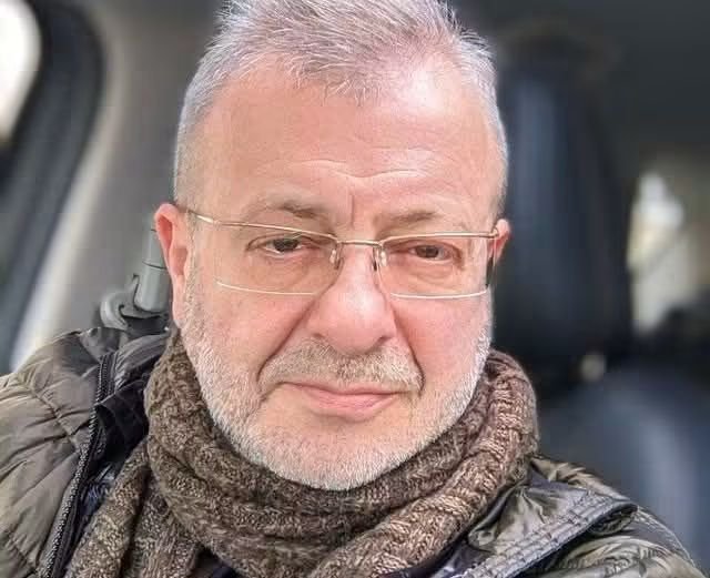 DavidIlnitsky's tweet photo. «Нас убивает многонациональный российский народ. 

За зарплату»

Украинский писатель и волонтер Ян Валетов рассказал об опоре путинского режима:

– Не лично Путин, Патрушев и Медведев пускали по нам дроны и ракеты, – пишет Валетов. – Не они лично стояли у станков, чтобы все это произвести. Не они рассчитывали траектории и прописывали полетные задания.

Нас убивают не эти подонки. Нас убивает многонациональный российский народ. За зарплату. За деньги по контракту. За возможность продвинуться по службе.

Некоторые из них никогда и на тысячу километров не подъезжали к Украине. У других были тут тетушки, дядюшки и бабушки с дедушками. О их летом отправляли «на фрукту» и поесть вареников с вишнею. И половить карасиков в Орели или Псёле.

У некоторых родители здесь учились, а кое-кто привез с Украины мужа или жену. Но вареники с вишнями и тетя под Миргородом никому из них не мешают. Просто запомните сказанное.

Винить в происходящем надо не только руководство, но и тех кто своими руками, молчанием, налогами поддерживает эту войну. Они не невинные исполнители, жертвы режима. Они его опора, его сила, его умения.

Обычные программисты вкладывающие в тупую ракету координаты цели и маршрут, обычный рабочий, собирающий шахед, который прилетит в очередной дом на массиве Победа. Они все – война.

И когда война приостановится или закончится, они будут рассказывать, что не знали, не хотели, не ожидали, не думали. Что они просто выполняли приказ. Что у них тетя в Миргороде. Что у них дядя в Жмеринке. Что у них в Киеве могила деда…

Им не надо ничего прощать, им нельзя сочувствовать. Они не жертвы режима, они и есть режим.