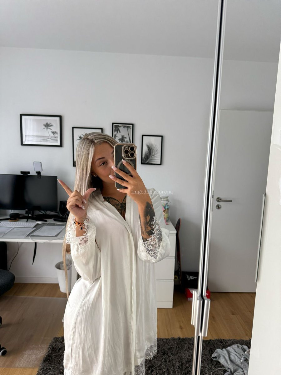 _goddess_lorena's tweet photo. Du bist ein nutzloses bückstück🧎🏼 https://t.co/pkuDSQCeER