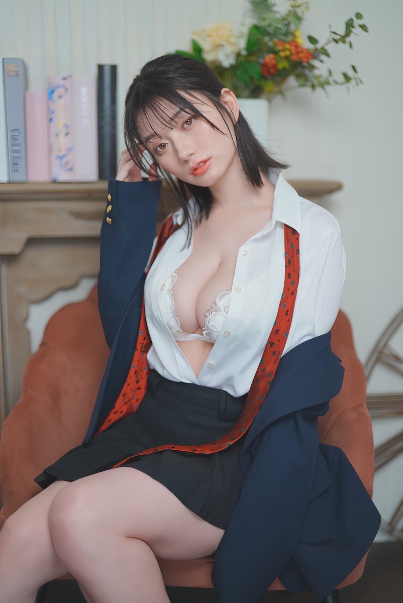 PZbufTj7fxqk's tweet photo. 瀬戸環奈ちゃん、実に色っぽい
#瀬戸環奈 https://t.co/E9vmJ75UEz