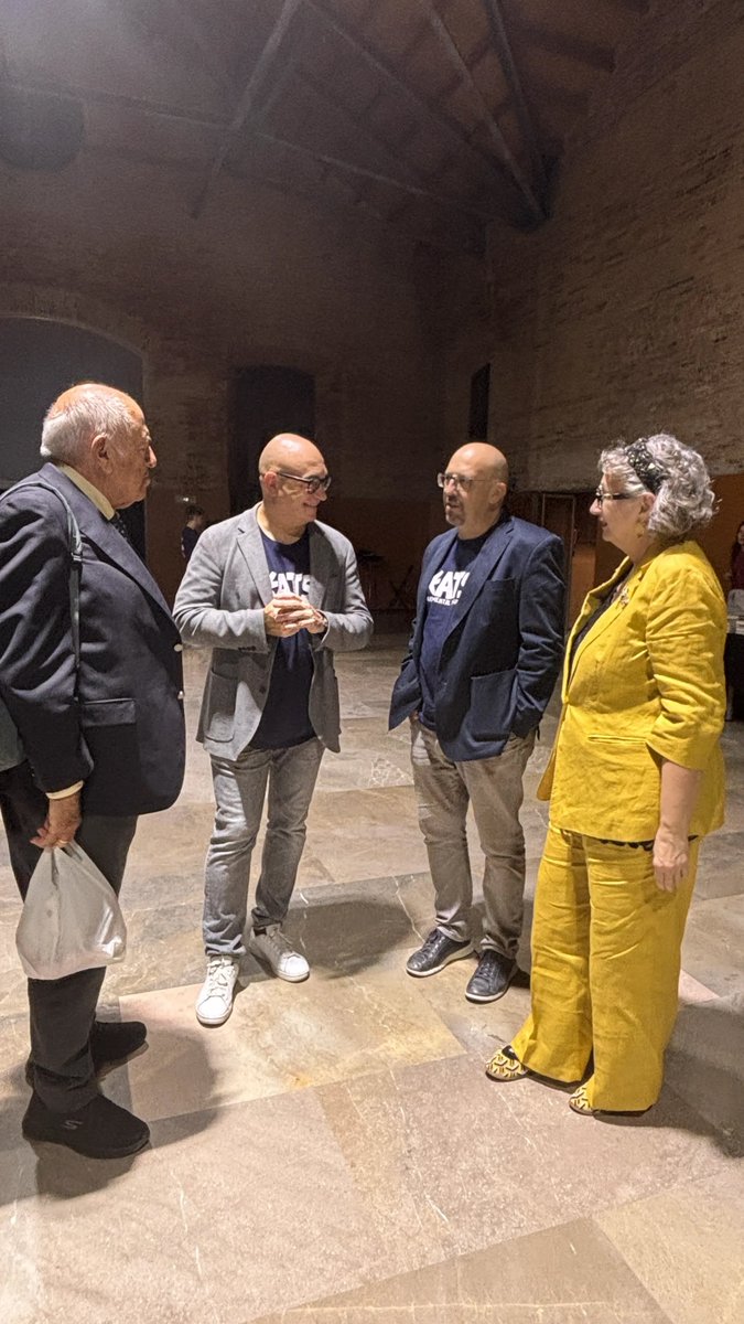 trilemaedu's tweet photo. ‘La cultura no cura pero hace la vida más habitable’, ayer escuchando a José Antonio Marina y @maximohuerta, entre otros, en el acto del @AjuntamentVLC sobre salud mental y cultura. #XatsEncuentros @carmenpellicer_ @techades https://t.co/BQSj9JUkqn