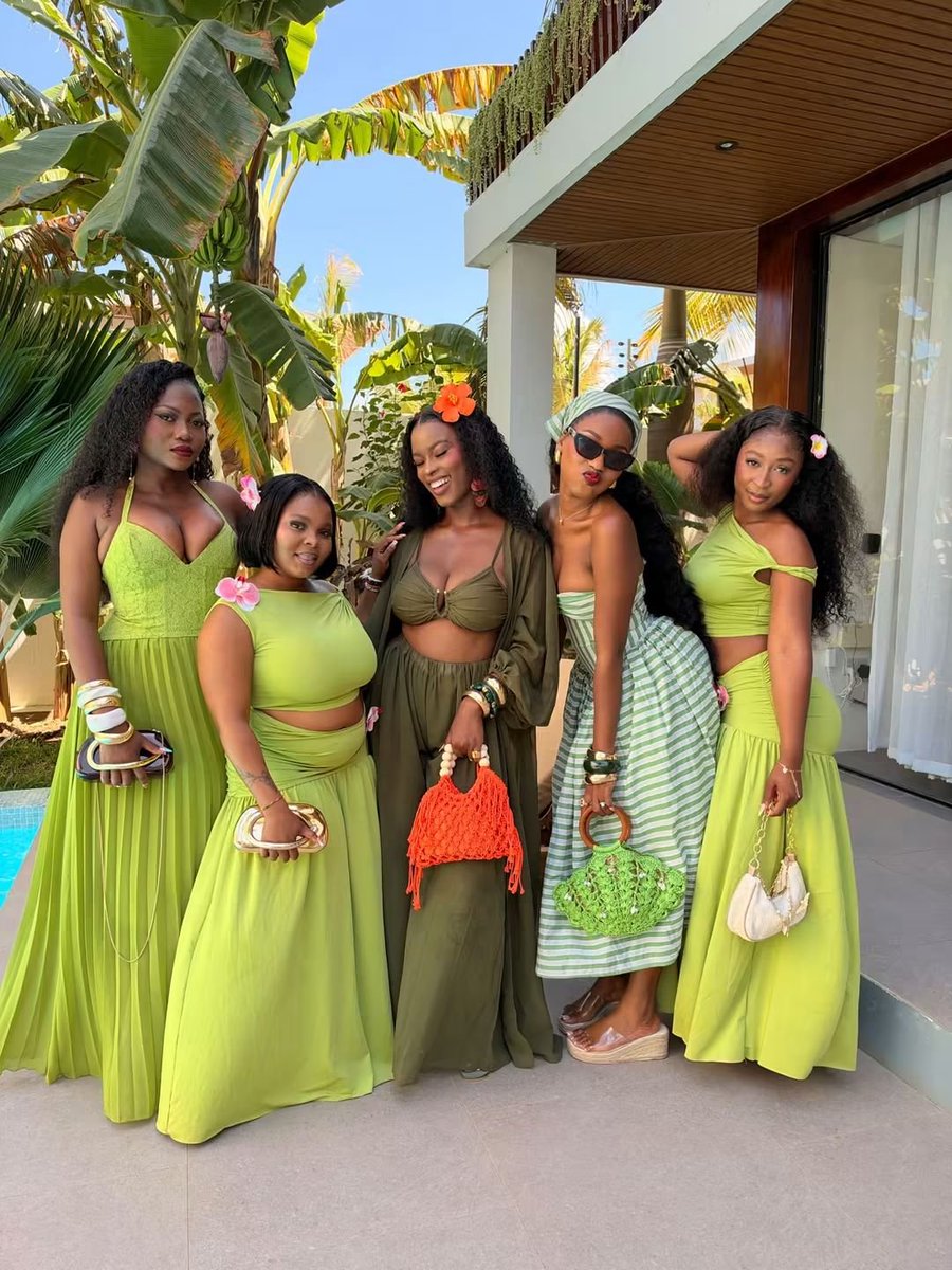 simplytee23's tweet photo. They have themes for their trip and listen it came out beautifully 😍😍

Women nkosiyam, women 😍 https://t.co/t02dUhl9te