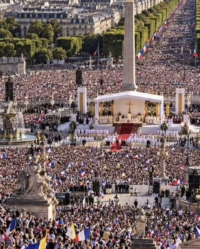 Violette126649's tweet photo. La FRANCE ÉTERNELLE que les français aiment c’est celle-ci 🇫🇷❤️ 
Y a même pas de débat ! https://t.co/7xct9dMvhh