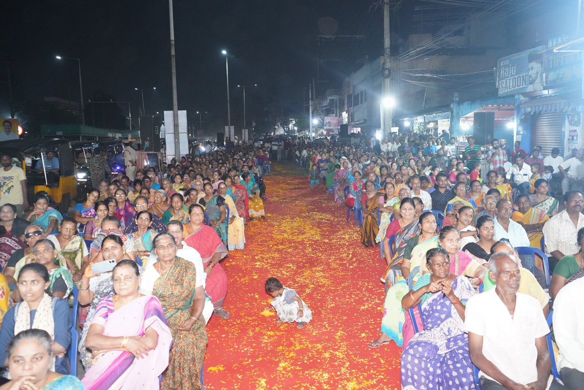 VeerendraJSP's tweet photo. 41వ వార్డులో జనసేనలో భారీ చేరికలు

ఎమ్మెల్యే వంశీకృష్ణ శ్రీనివాస్ సమక్షంలో జనసేనలో చేరిన యువనేత యాండ్రపు నిఖిలేష్ రాజ్ కుమార్

41వ వార్డులో జనసేన జోష్.. భారీగా పార్టీలో చేరిన యువత, మహిళలు

బహిరంగ సభలో మార్మోగిన జనసేన నినాదం
@ChVamsiYadav @JanaSenaParty @PawanKalyan https://t.co/2PQF4ulBzk