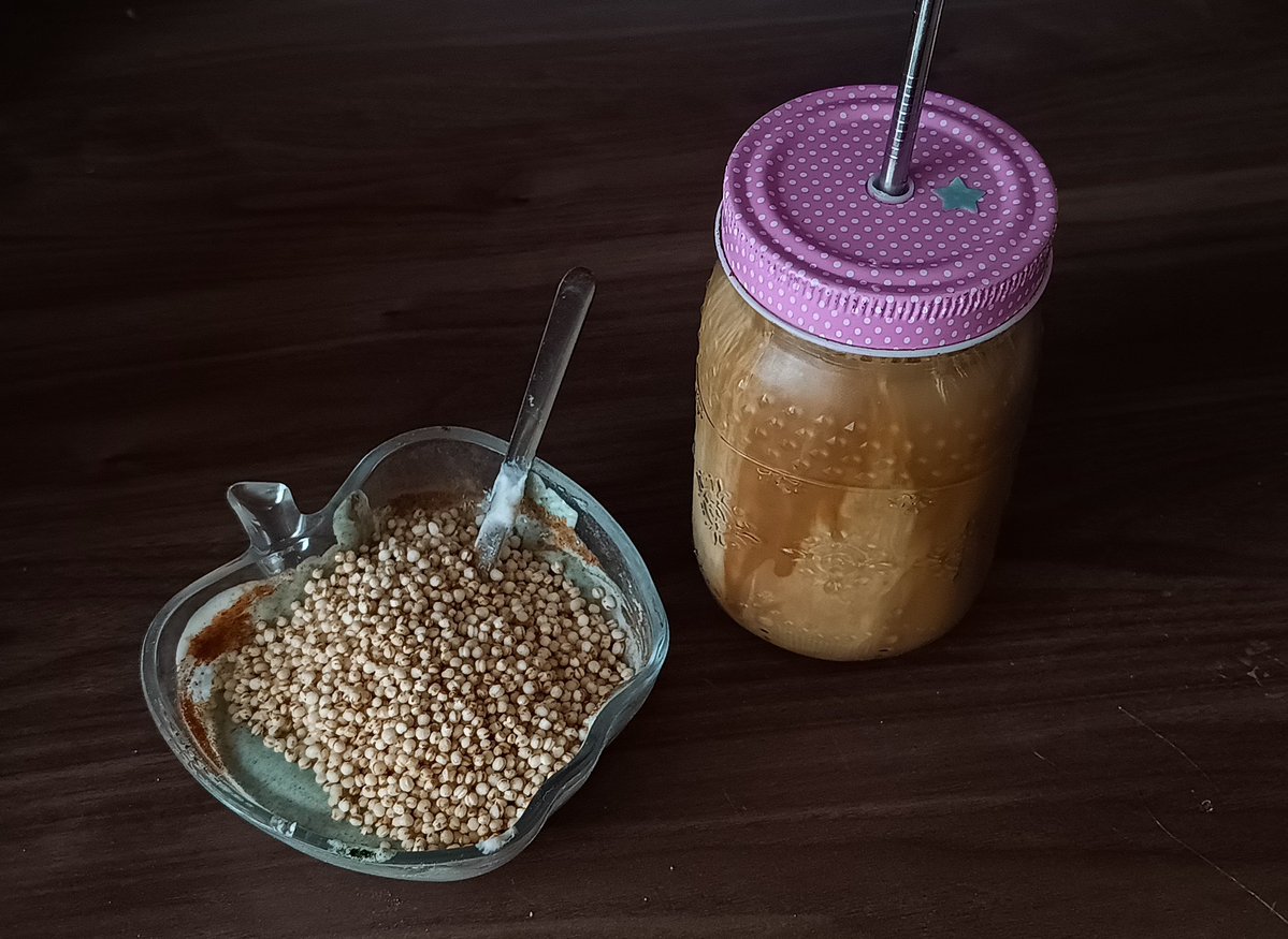 bleggghggh's tweet photo. ★ Breakfast ★
Low fat vegan yogurt: 62
Quinoa: 19 
Koffie: 2 
Almond milk: 38 
Whipping cream: 34 (now regret that ive added this) 
Total: 154 Cals 12.8g protein https://t.co/Q9WvJFNX4E