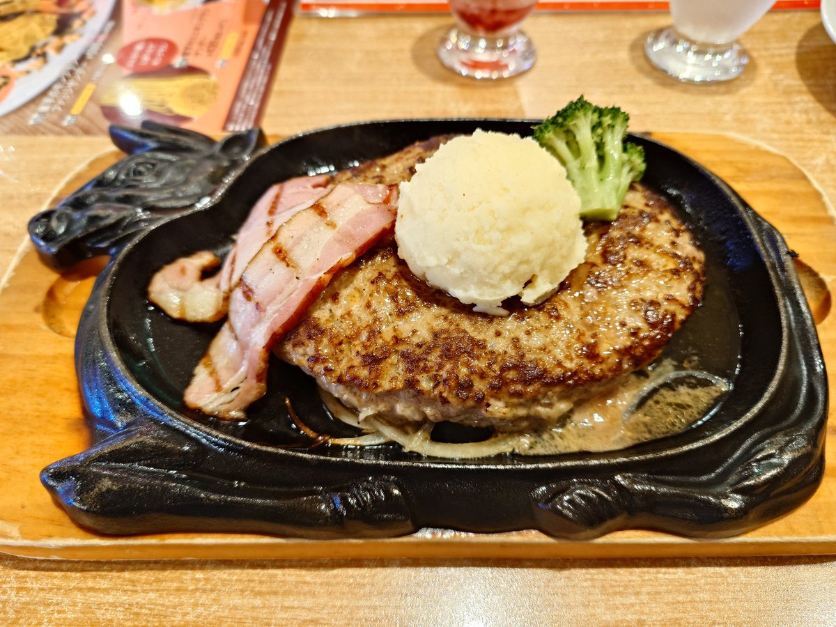 trpgman's tweet photo. ビッグボーイが肉の日って言うからさぁ https://t.co/HKWkmgYes2