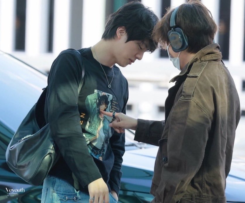 kooteete's tweet photo. tae : why did you stole my t-shirt? https://t.co/dI0IJOUpsb