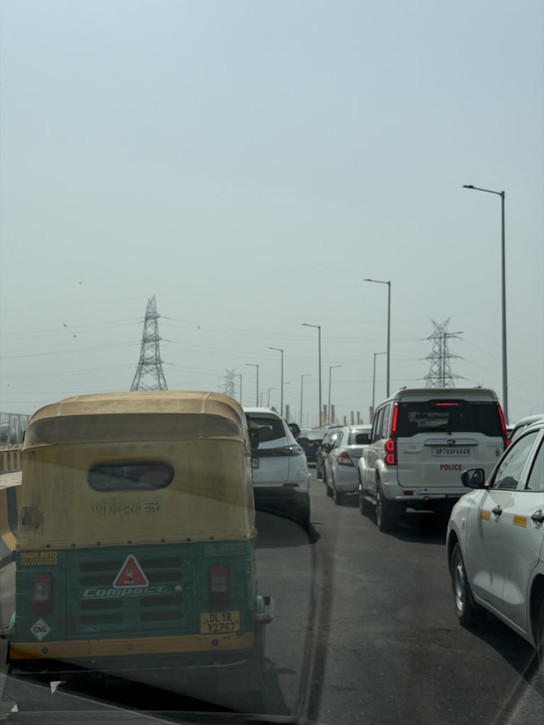 neerajwriting's tweet photo. Barapulla-Mayur Vihar Yamuna elevated road Day 1.
Completely choked
(Was supposed to ease traffic woes) https://t.co/K9wm0NpxFI