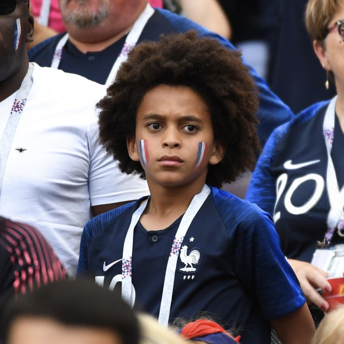 ActuFoot_'s tweet photo. 🚨 Olivier Giroud 🇫🇷 : « Ethan Mbappé 🇫🇷 ? « Je l’ai connu à Istra, où l’équipe de France était logée en Russie.

IL AVAIT 11 ANS. Le fait de jouer avec lui après, c’est génial mais je ne suis pas trop en décalage avec eux, sauf sur les goûts musicaux et vestimentaires.

Mais je m’adapte et je suis un bon vivant. Certains ne savaient d’ailleurs même pas que j’avais été champion de France avec Montpellier (en 2012)… 

C’EST MARRANT, ON ÉCHANGE DESSUS, ILS NE CONNAISSENT PAS MON PARCOURS. »

🎙️ @lequipe